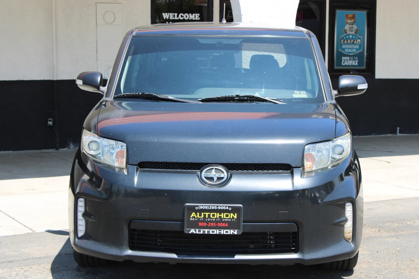 Used 2014 Scion xB FWD image 2