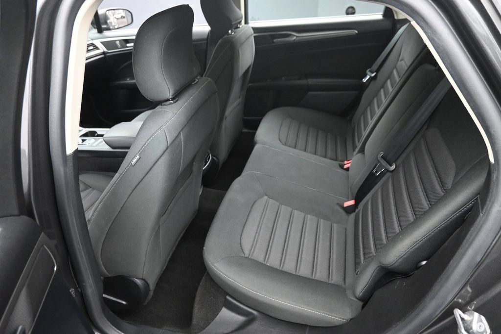 Used 2019 Ford Fusion SE FWD image 11