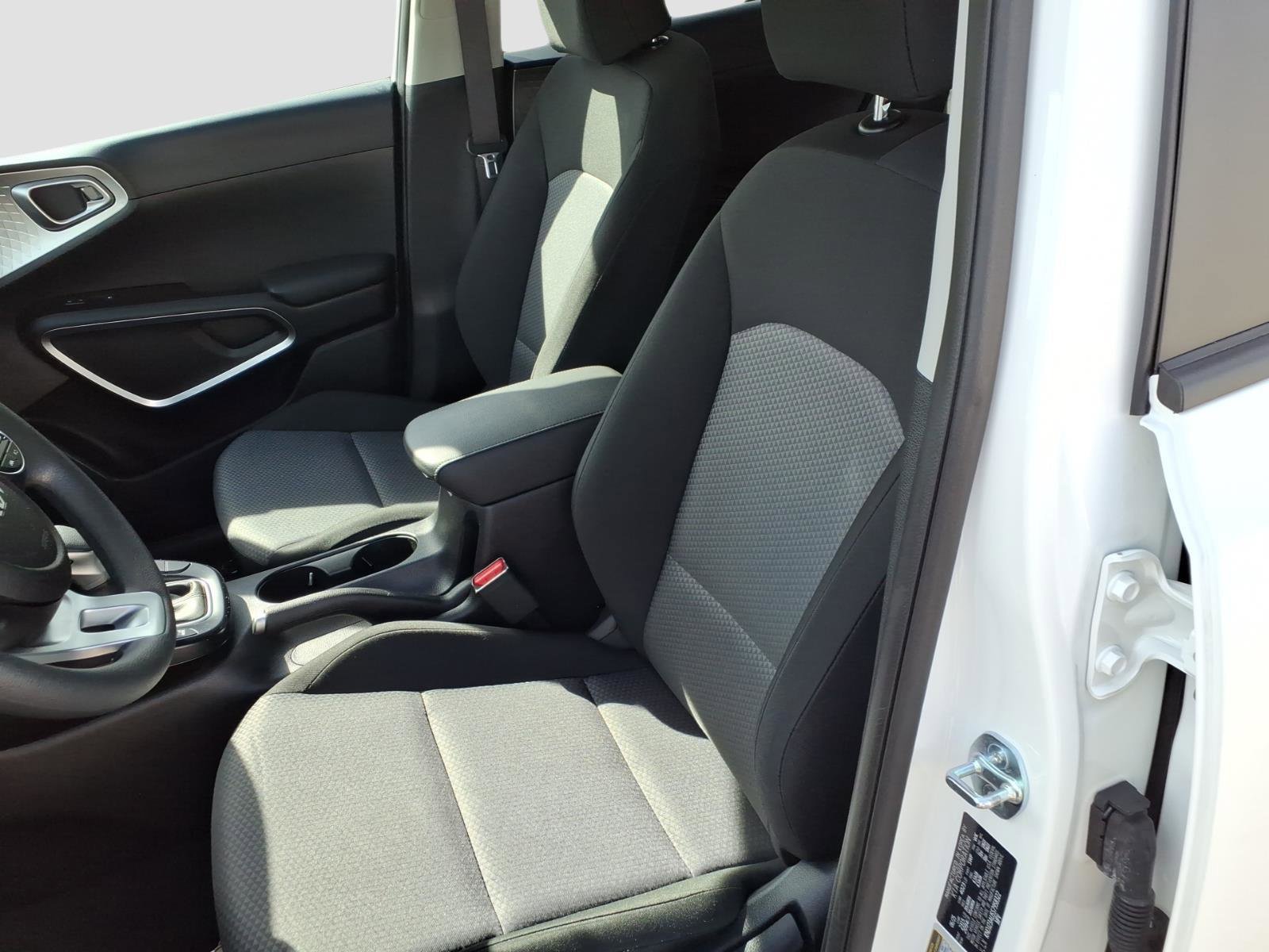 Used 2025 Kia Soul LX w/ LX Technology Package FWD image 10
