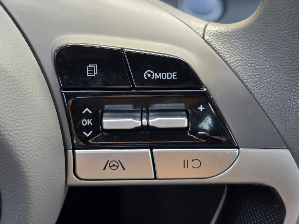 Used 2023 Hyundai Elantra SEL w/ Cargo Package image 14