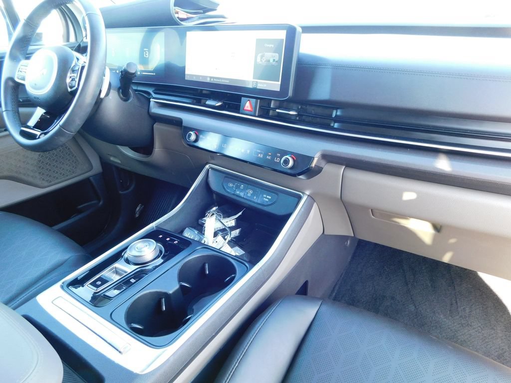 Used 2025 Kia Carnival EX FWD image 19