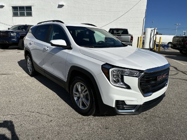 Certified 2024 GMC Terrain SLE w/ Driver Convenience Package FWD image 18