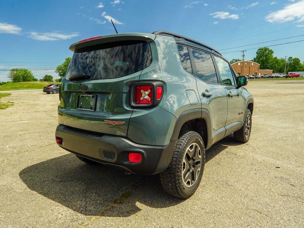 Used 2016 Jeep Renegade Trailhawk AWD/4WD image 3
