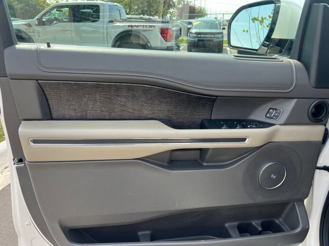 Used 2019 Ford Expedition Limited w/ Equipment Group 302A AWD/4WD image 22