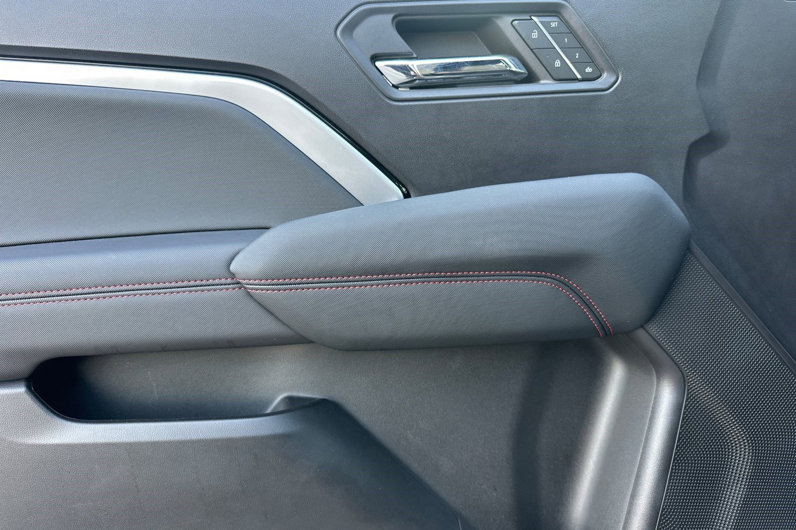 Certified 2024 Chevrolet Colorado Z71 w/ Z71 Convenience Package 2 image 9