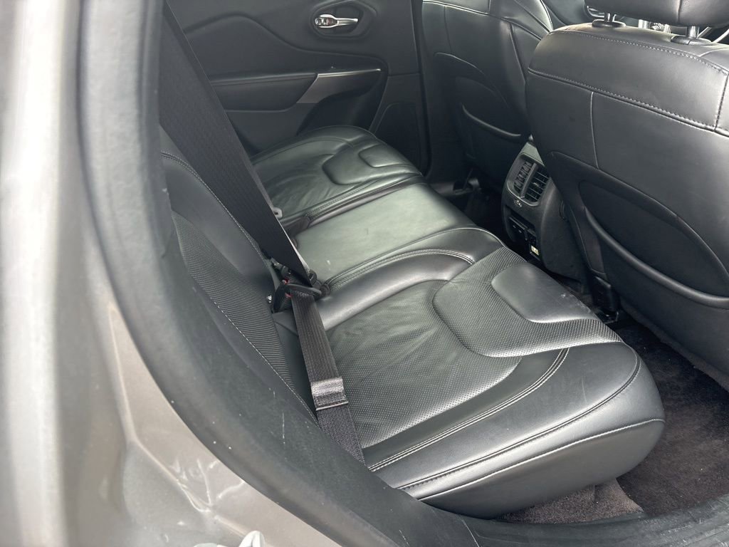 Used 2019 Jeep Cherokee Limited AWD/4WD image 27