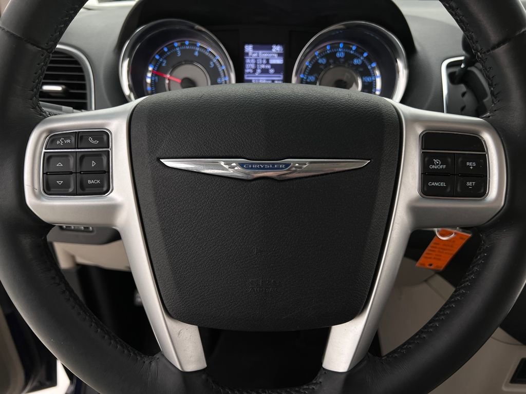 Used 2015 Chrysler Town & Country Touring image 17