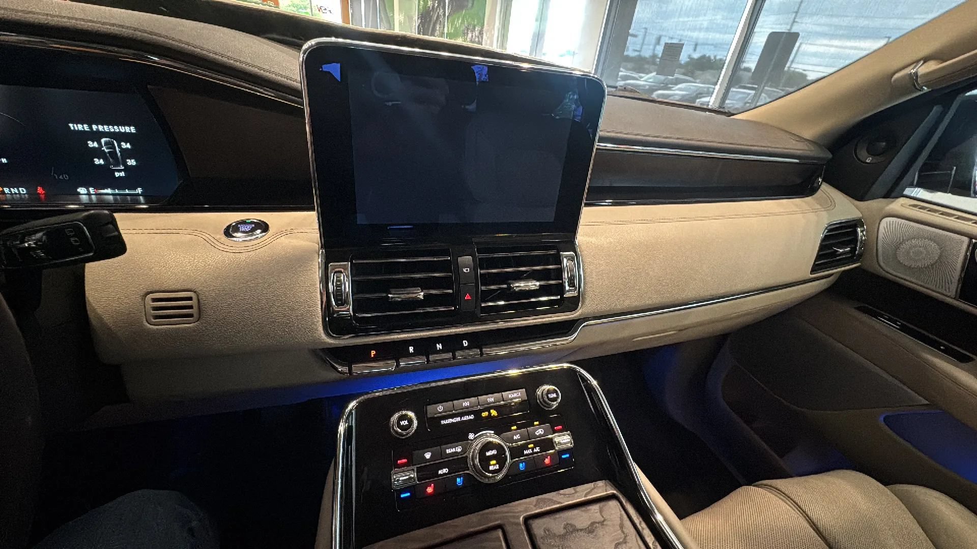 Used 2019 Lincoln Navigator L Reserve w/ Cargo Package AWD/4WD image 40
