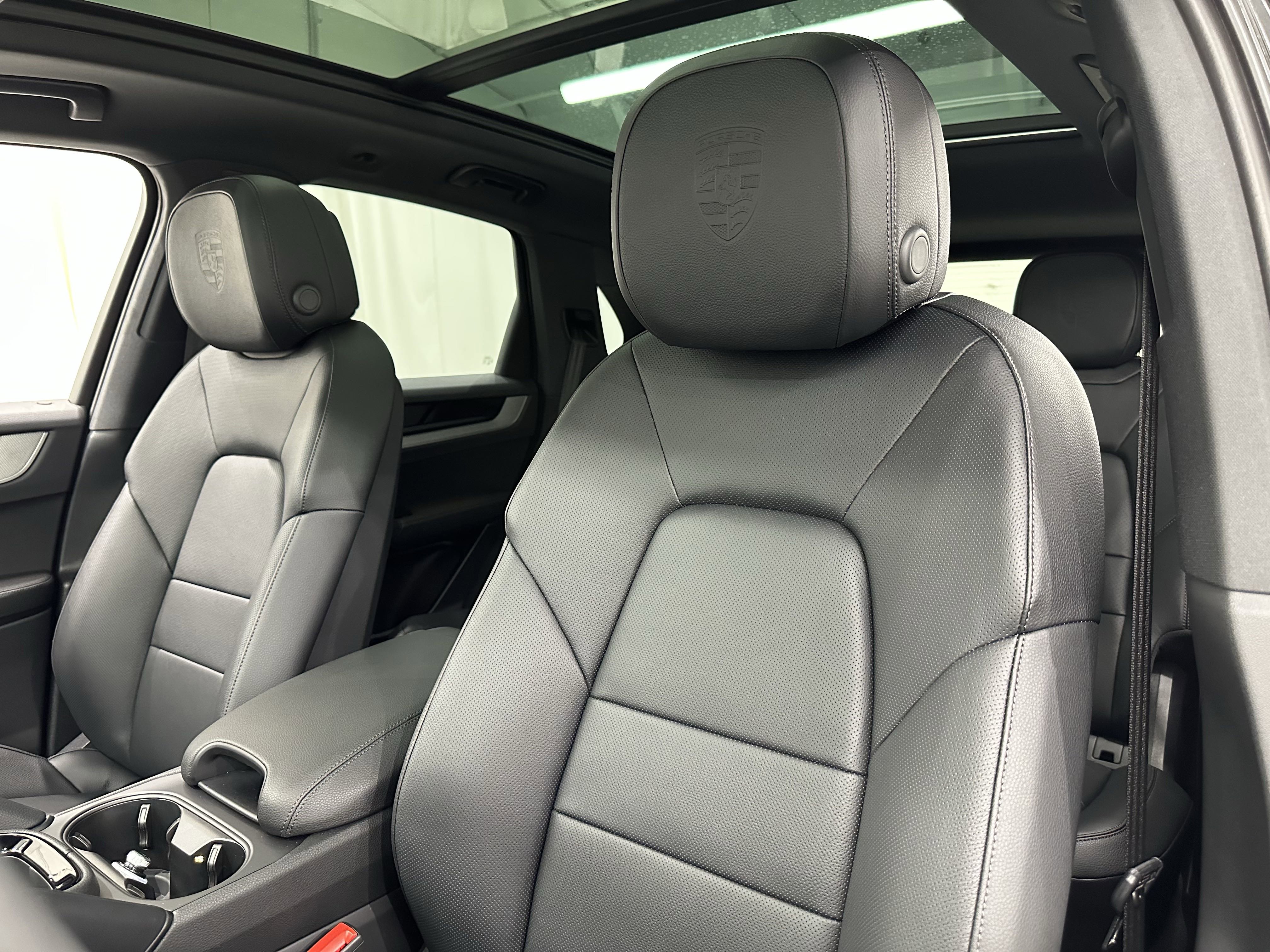 Certified 2025 Porsche Cayenne image 33