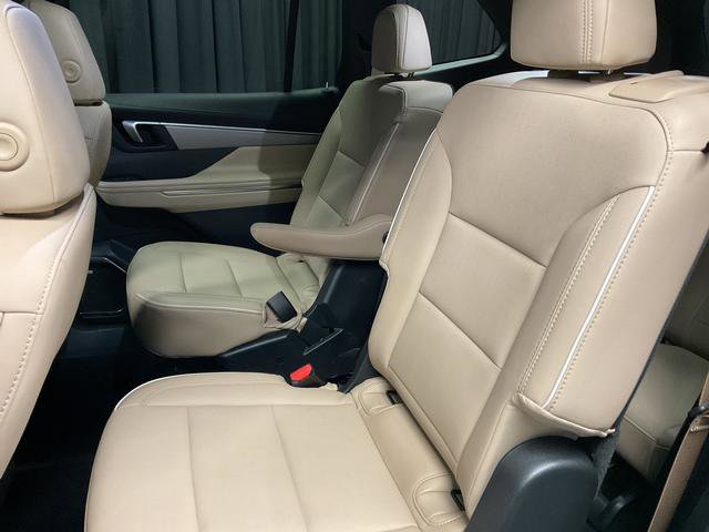 Used 2025 Buick Enclave Preferred w/ LPO, All-Weather Package image 9