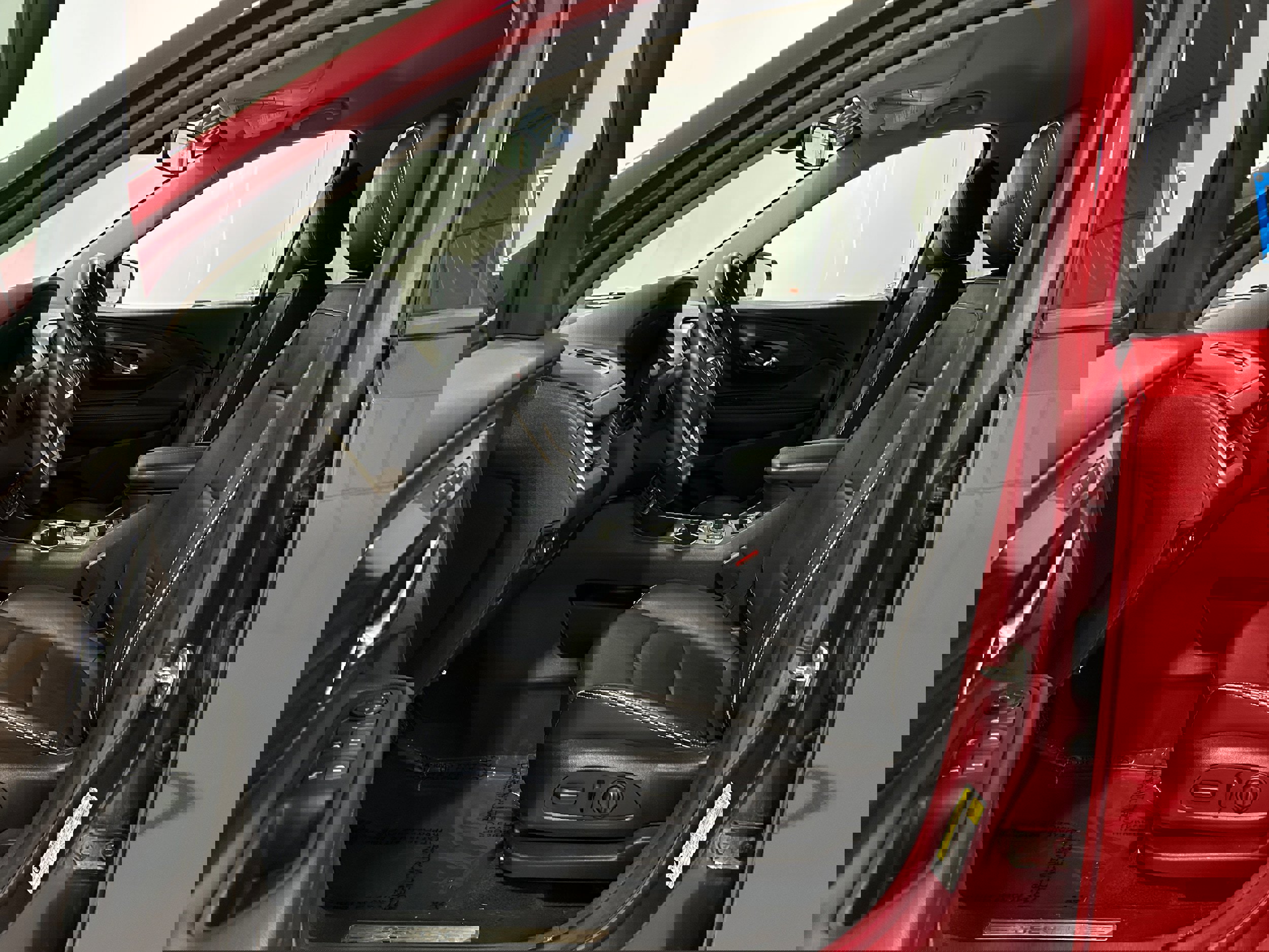 Used 2018 GMC Terrain Denali w/ Advanced Safety Package image 4