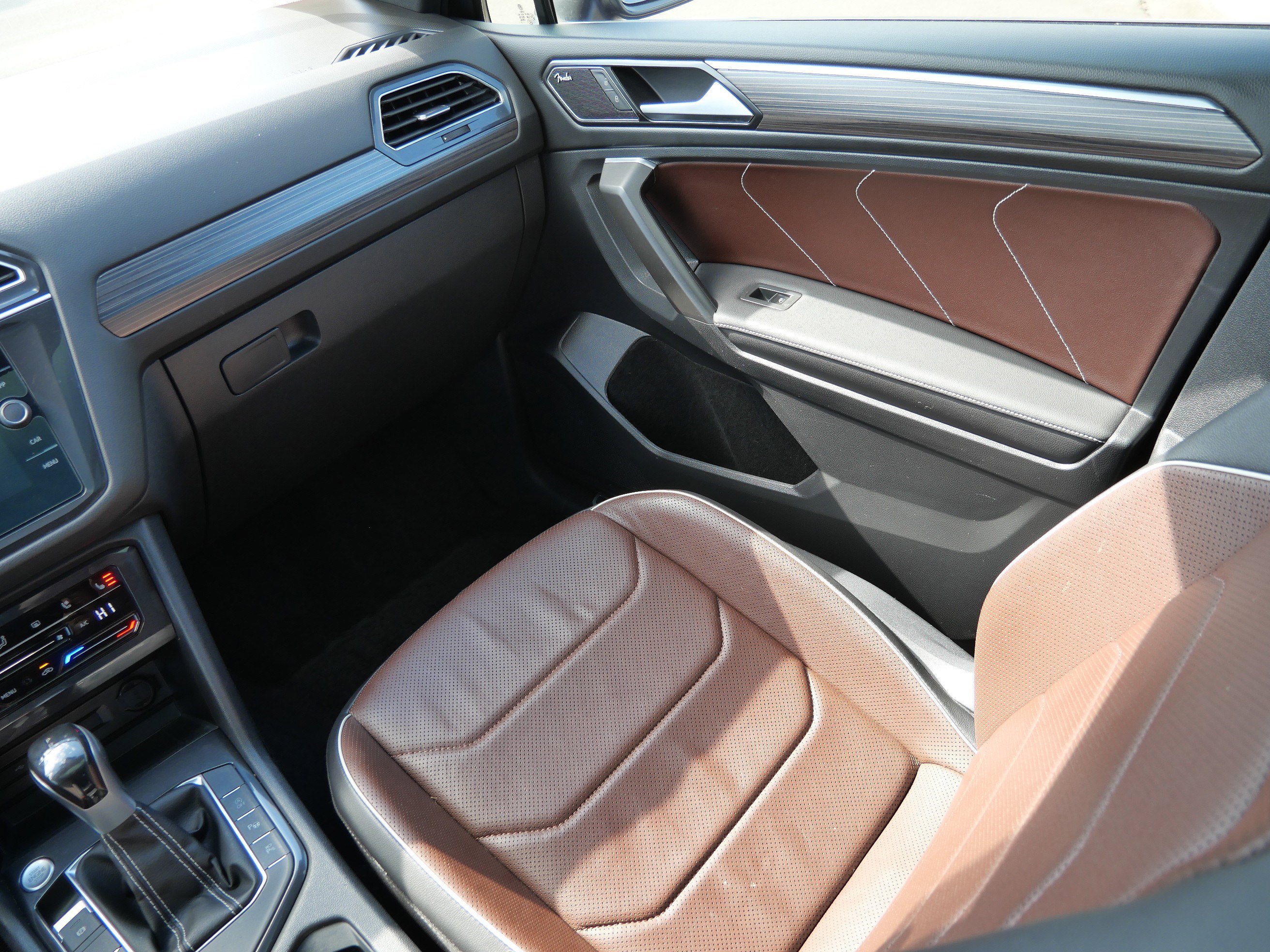 Used 2022 Volkswagen Tiguan SEL R-Line image 11