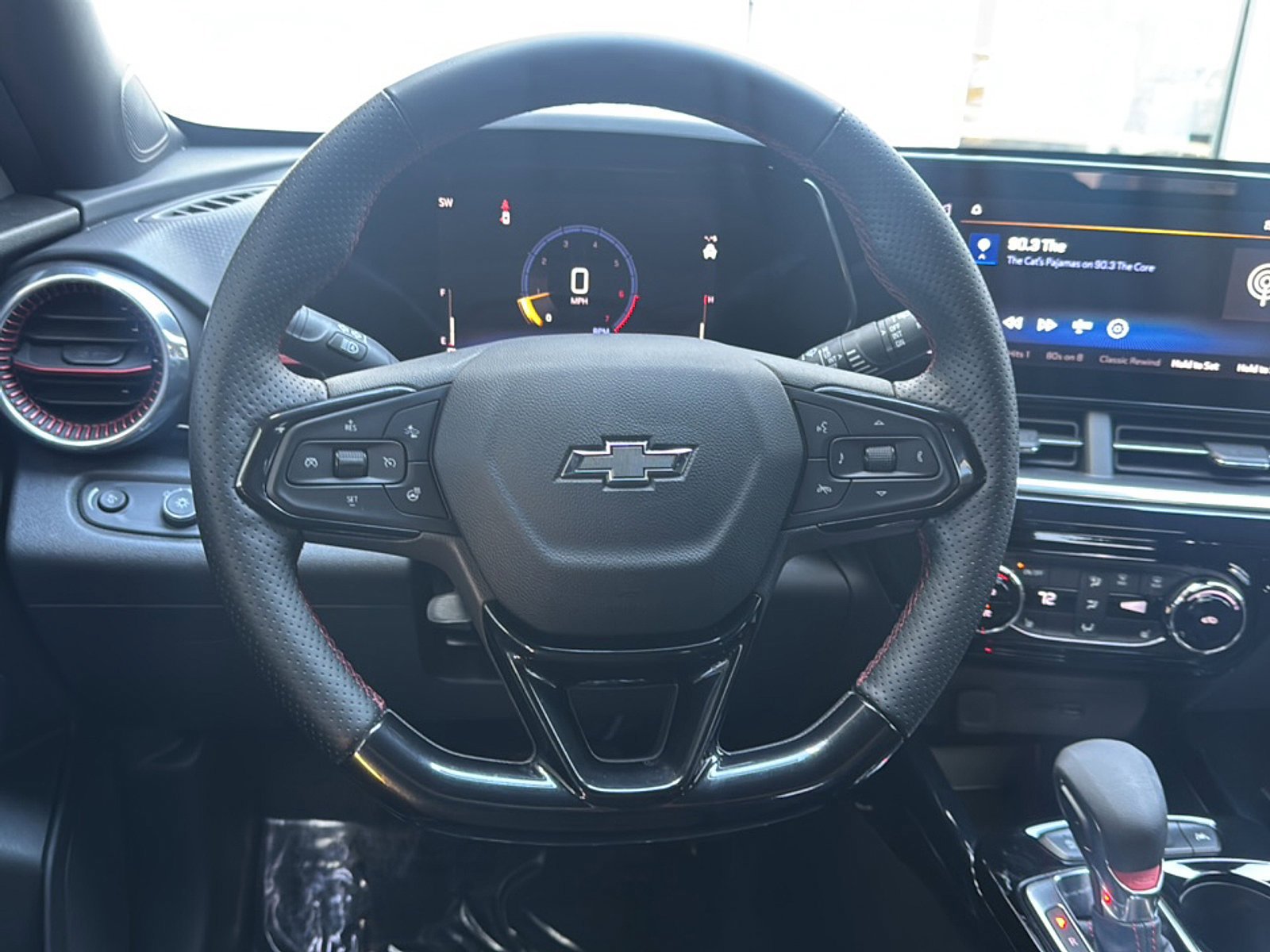 Used 2025 Chevrolet Trax RS w/ Driver Confidence Package FWD image 2
