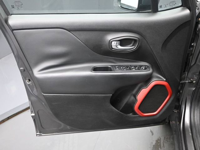 Used 2016 Jeep Renegade Trailhawk AWD/4WD image 12