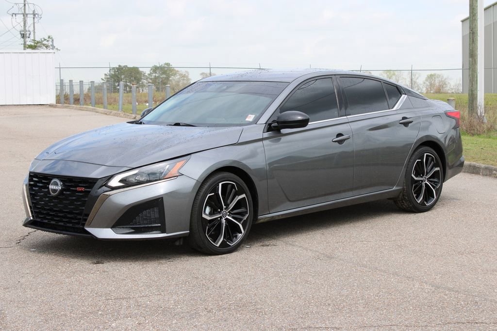 Used 2024 Nissan Altima 2.5 SR image 2