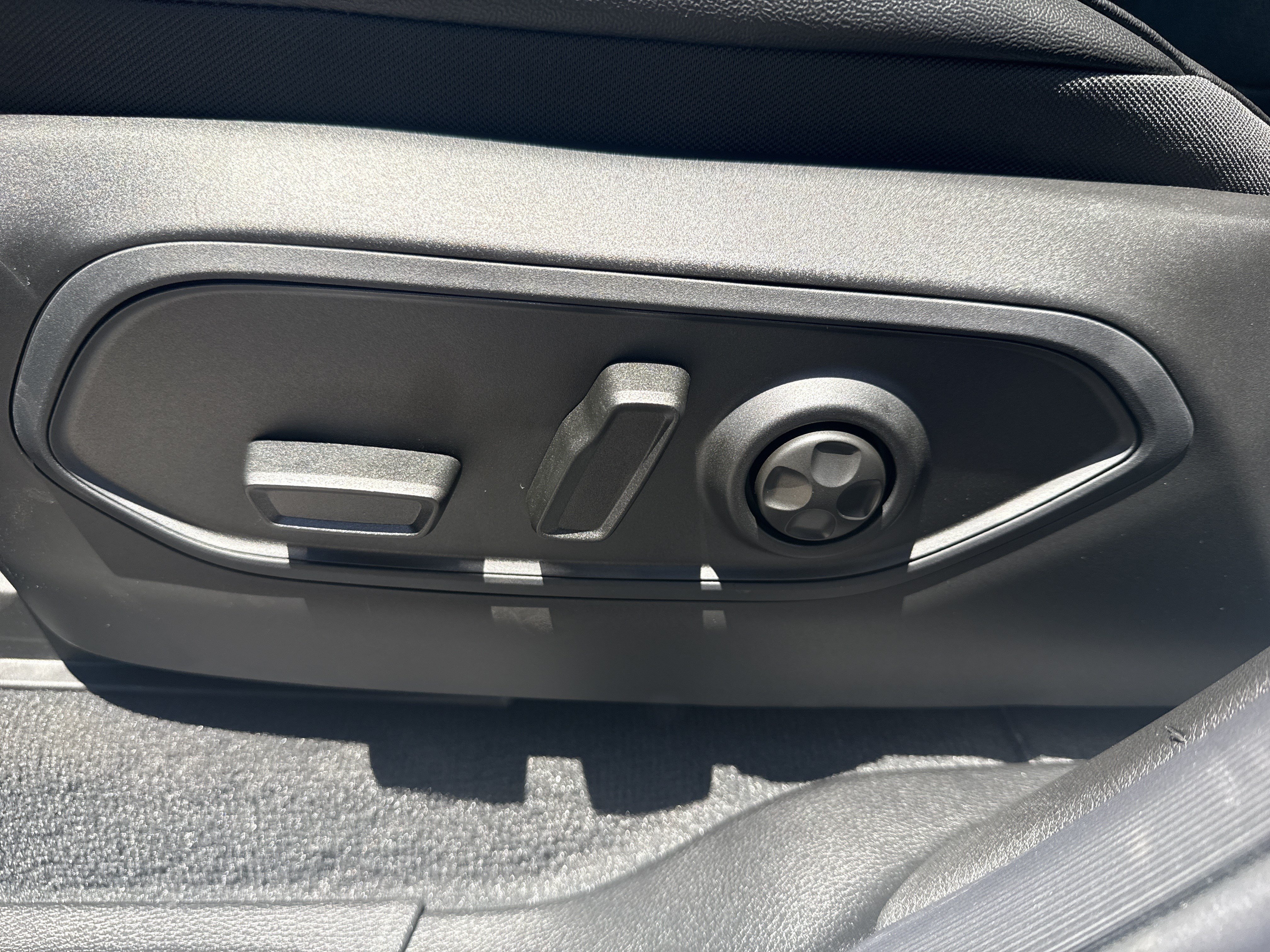 New 2026 Jeep Grand Cherokee Altitude RWD image 10