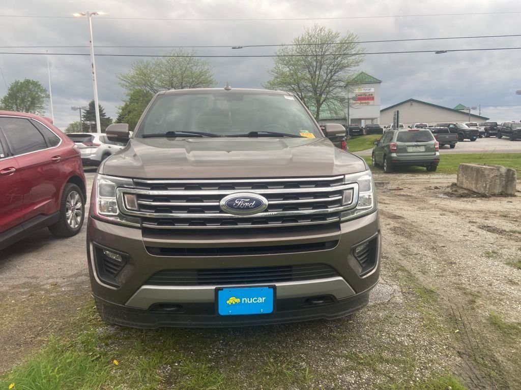 Used 2019 Ford Expedition XLT w/ Equipment Group 202A AWD/4WD image 2