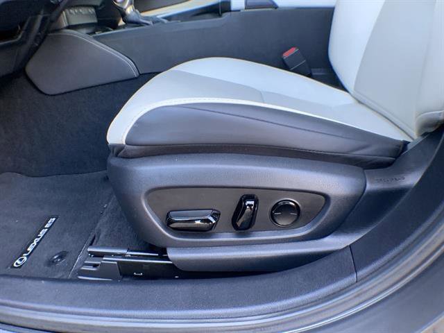 Certified 2025 Lexus ES 300h w/ Premium Package image 12