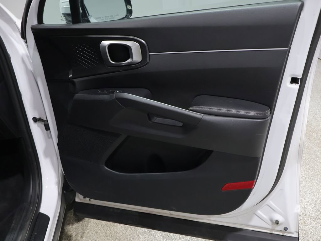Used 2022 Kia Sorento LX image 23