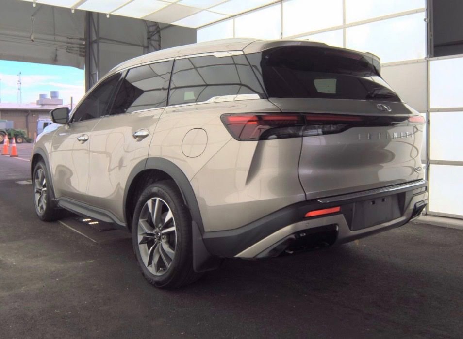 Used 2023 INFINITI QX60 Luxe w/ Performance Audio Package image 3