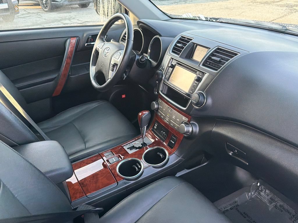 Used 2013 Toyota Highlander Limited FWD image 18