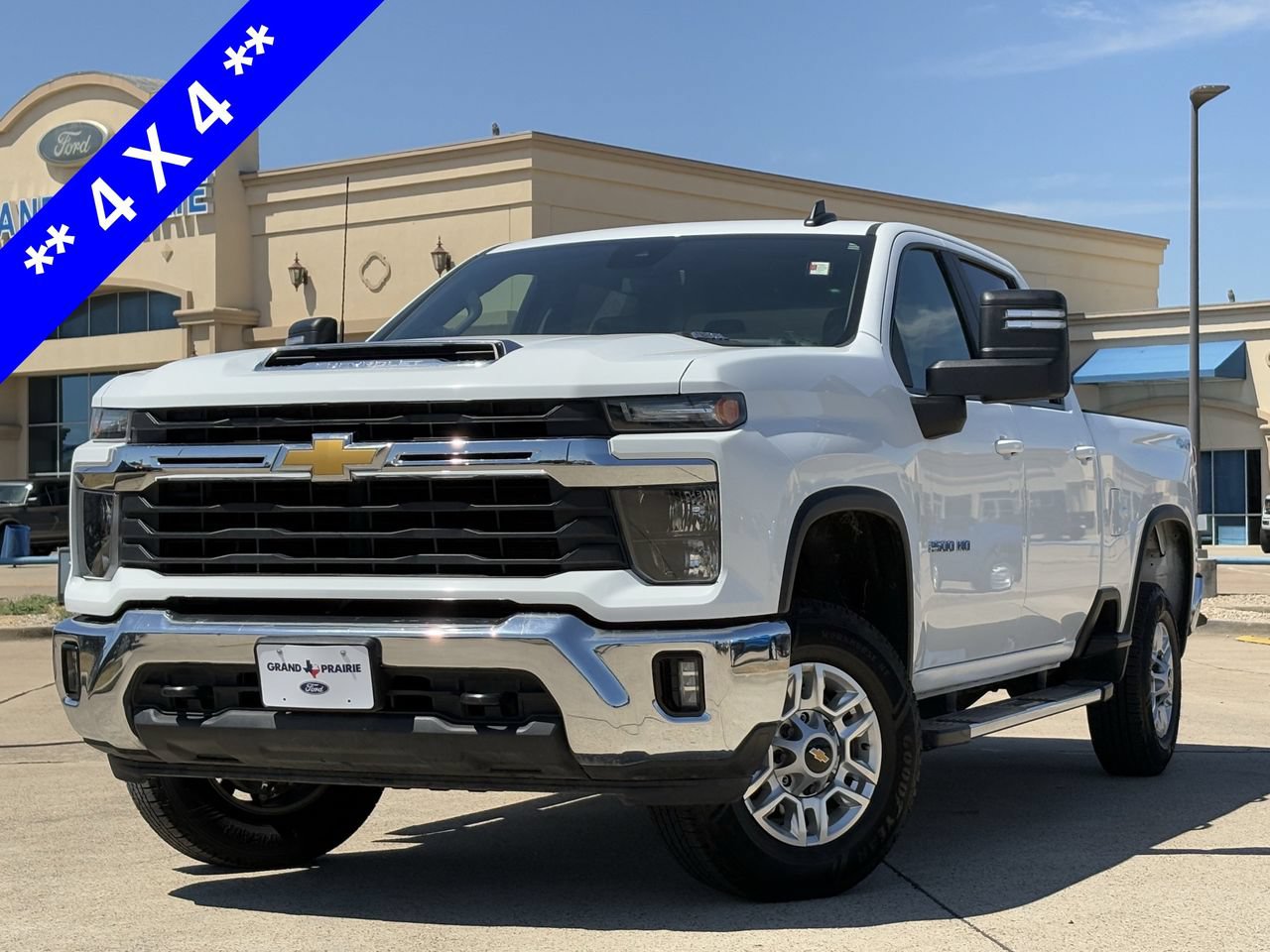 Used 2025 Chevrolet Silverado 2500 LT w/ Convenience Package AWD/4WD image 2