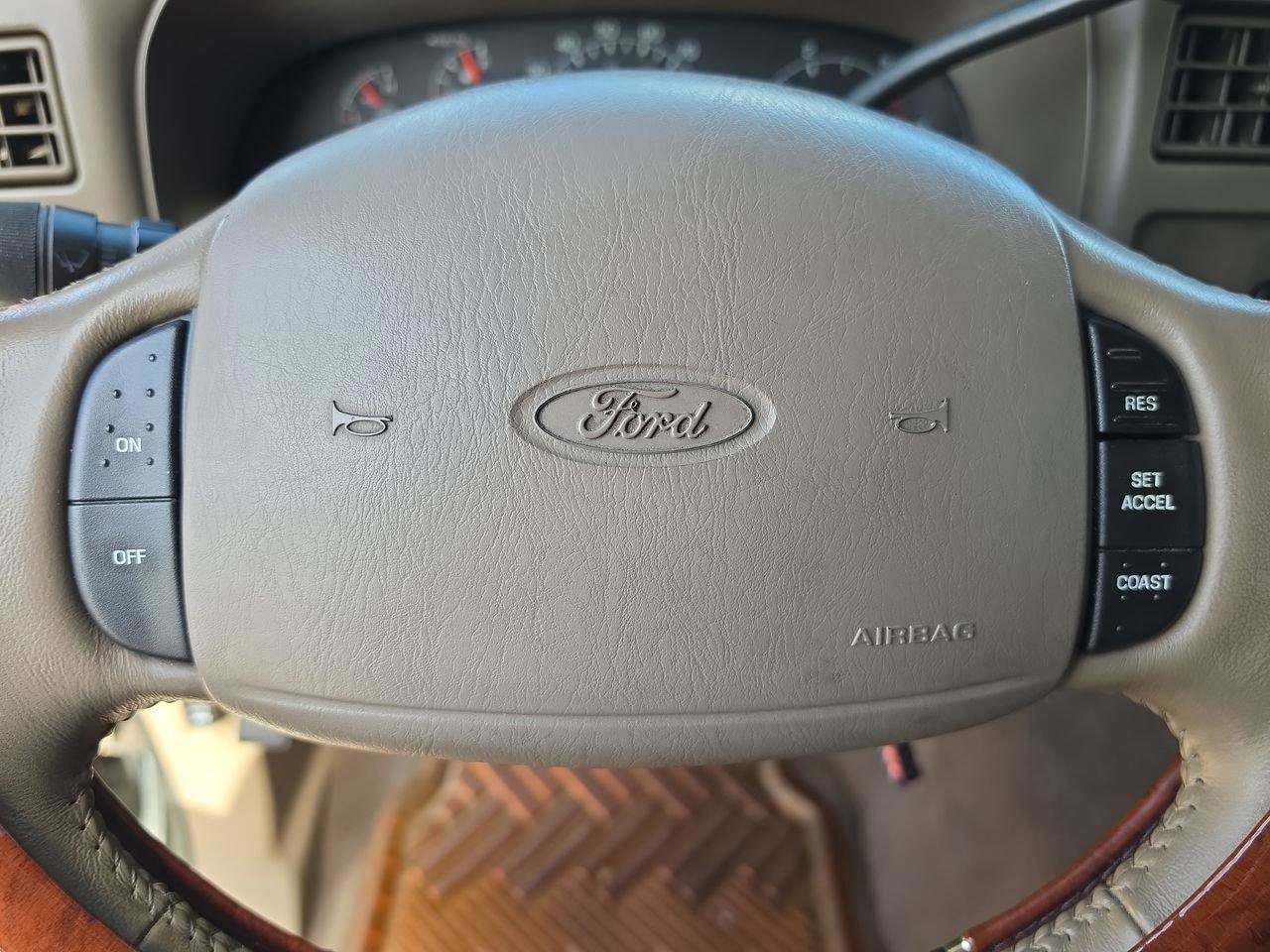 Used 2001 Ford Excursion Limited RWD image 29