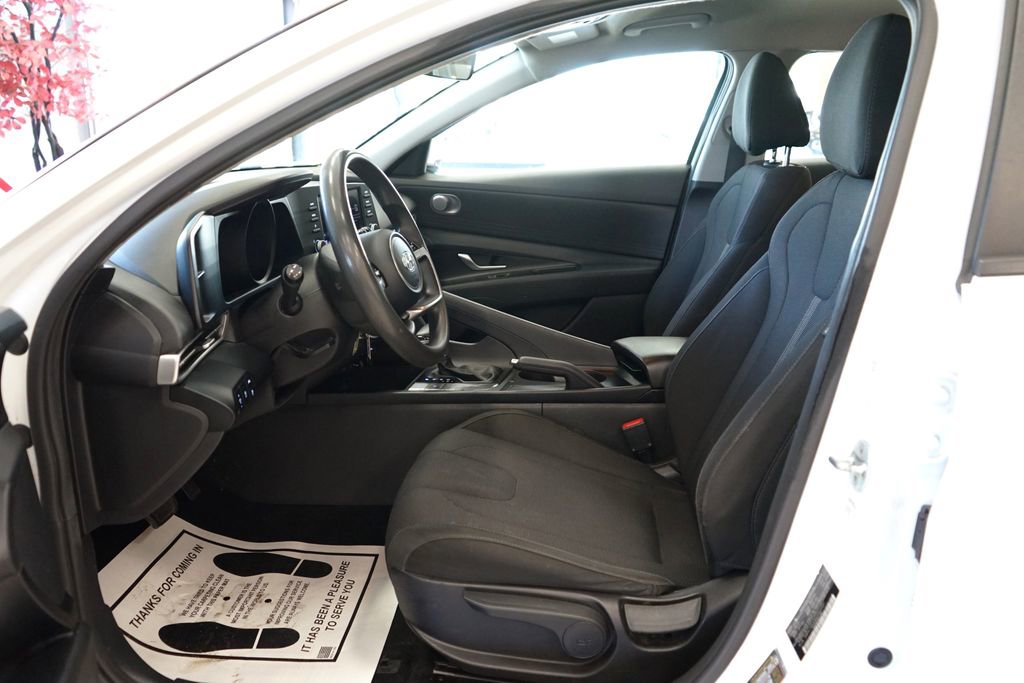 Used 2021 Hyundai Elantra SE FWD image 22