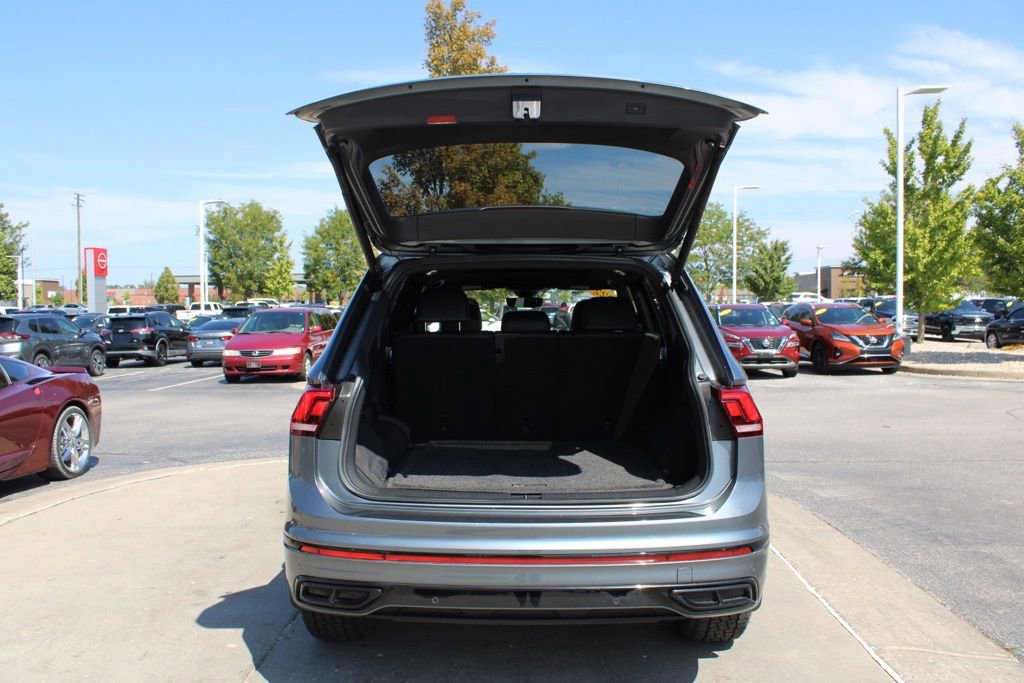 Used 2022 Volkswagen Tiguan SE R-Line image 10