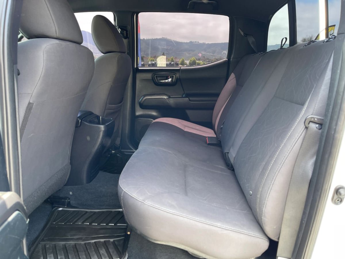 Used 2017 Toyota Tacoma TRD Off-Road w/ Tow Package (A/T) AWD/4WD image 17