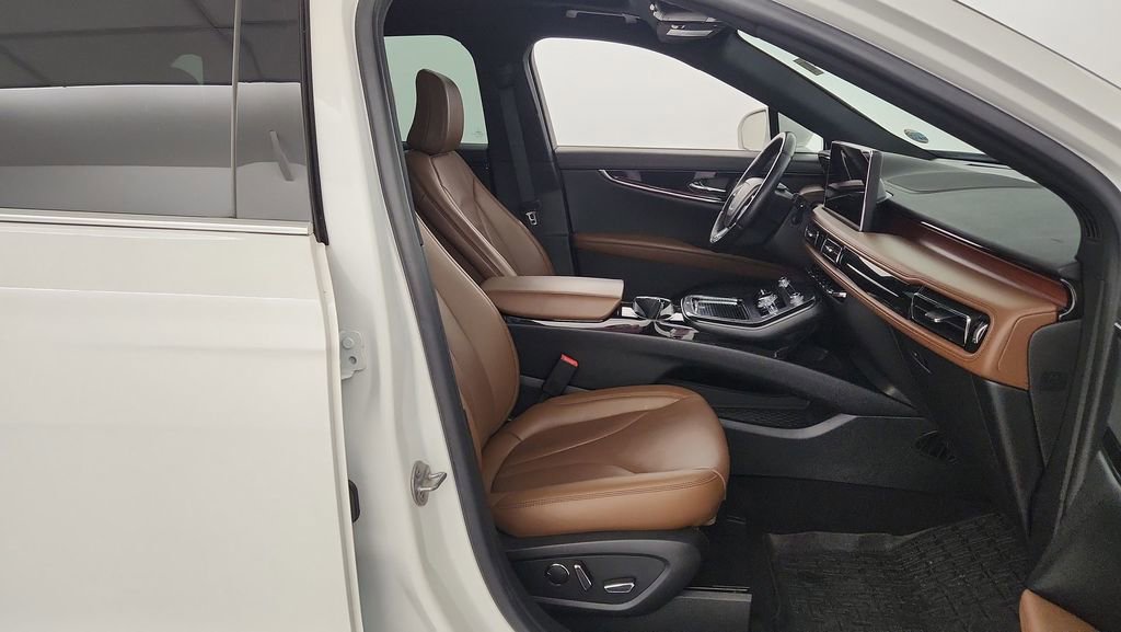 Used 2023 Lincoln Nautilus Reserve image 33