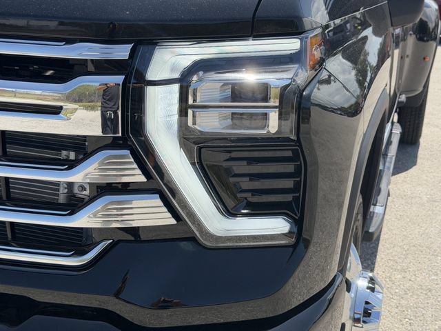 New 2026 Chevrolet Silverado 3500 High Country w/ High Country Premium Package AWD/4WD image 9