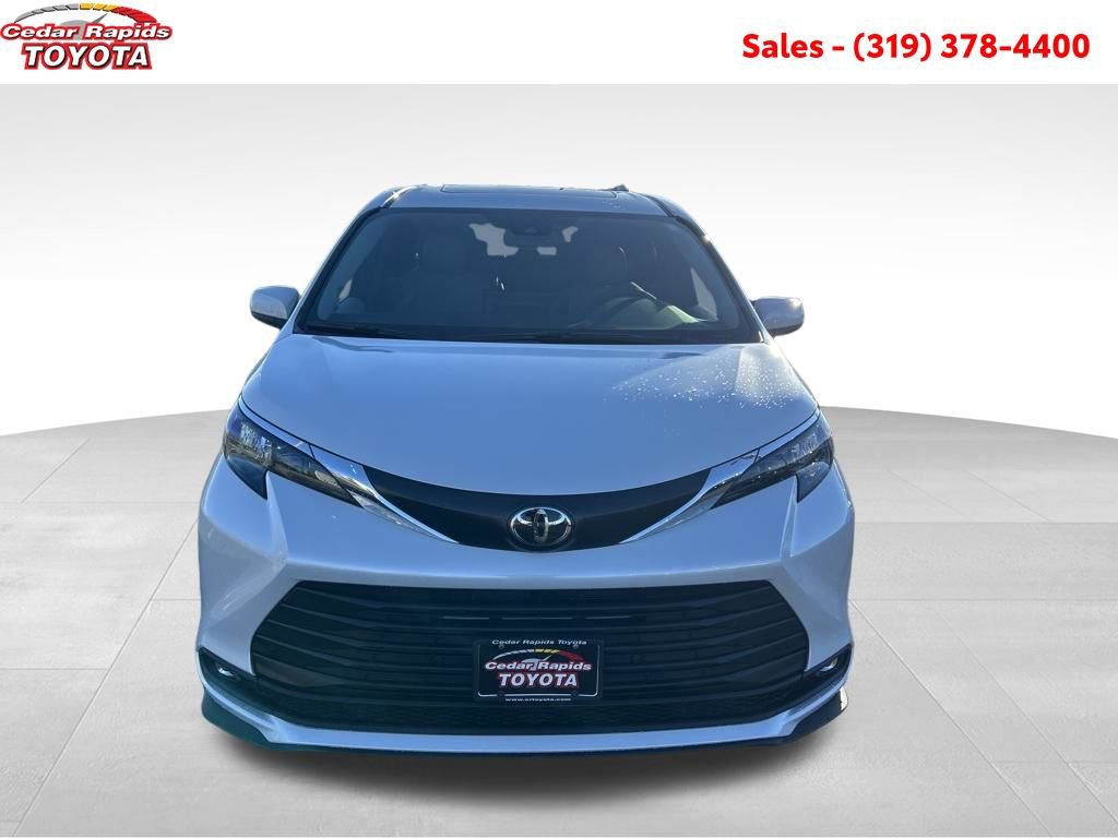 New 2026 Toyota Sienna XLE image 8
