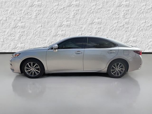Used 2016 Lexus ES 300h w/ Luxury Package w/Wood Trim image 6