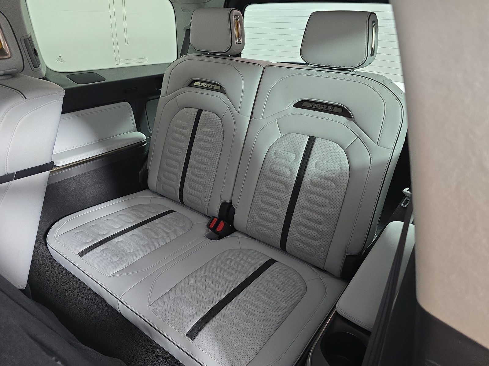 Used 2023 Rivian R1S Launch Edition Quad AWD/4WD image 22