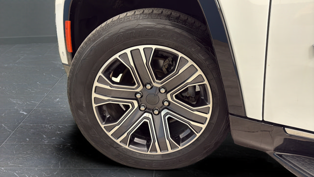Used 2024 Jeep Wagoneer 4WD w/ Premium Group I image 39