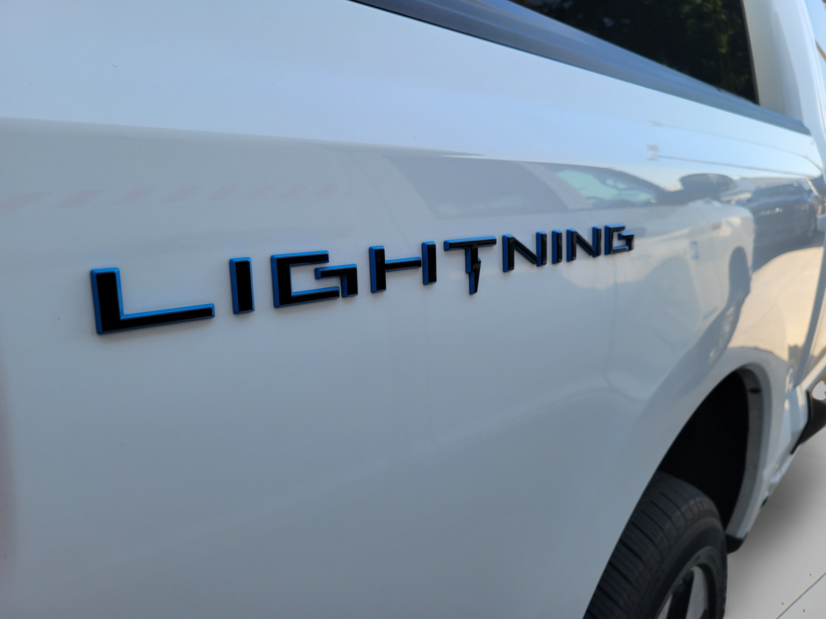 Used 2023 Ford F150 Lightning Platinum AWD/4WD image 28