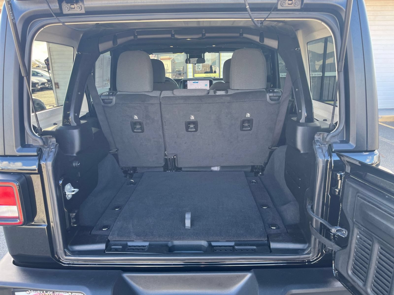 Used 2025 Jeep Wrangler Unlimited Sport AWD/4WD image 29