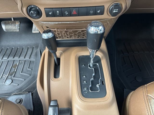 Used 2015 Jeep Wrangler Unlimited Sahara w/ Connectivity Group image 26