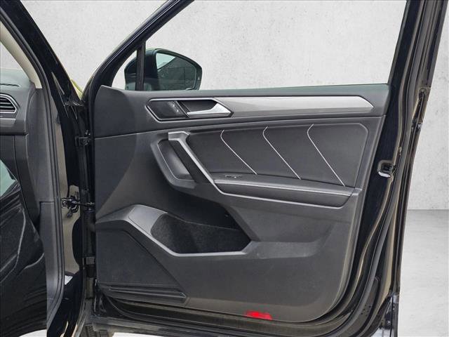 Used 2022 Volkswagen Tiguan SE image 5