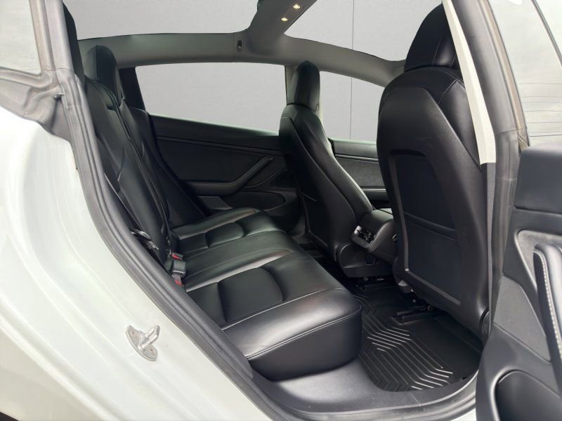 Used 2021 Tesla Model 3 Performance image 12