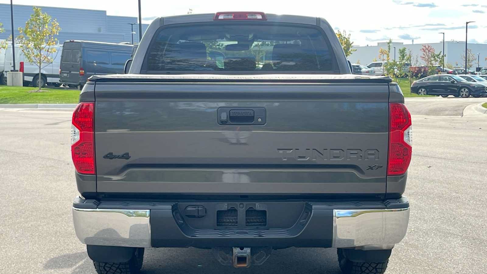 Used 2018 Toyota Tundra SR5 w/ SR5 Upgrade Package AWD/4WD image 18