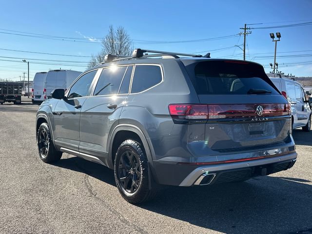 Used 2025 Volkswagen Atlas Peak Edition SE image 2