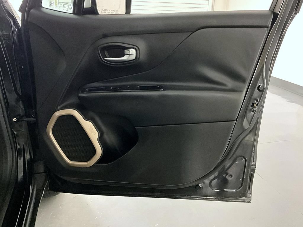 Used 2017 Jeep Renegade Limited AWD/4WD image 16
