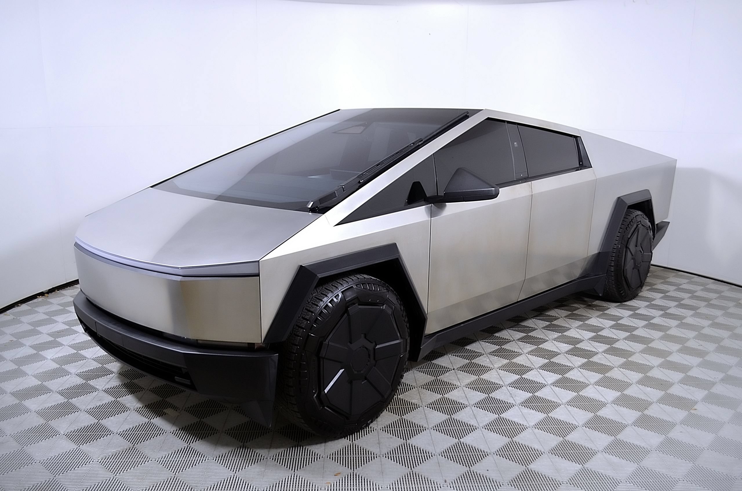 Used 2024 Tesla Cybertruck Cyberbeast AWD/4WD image 3