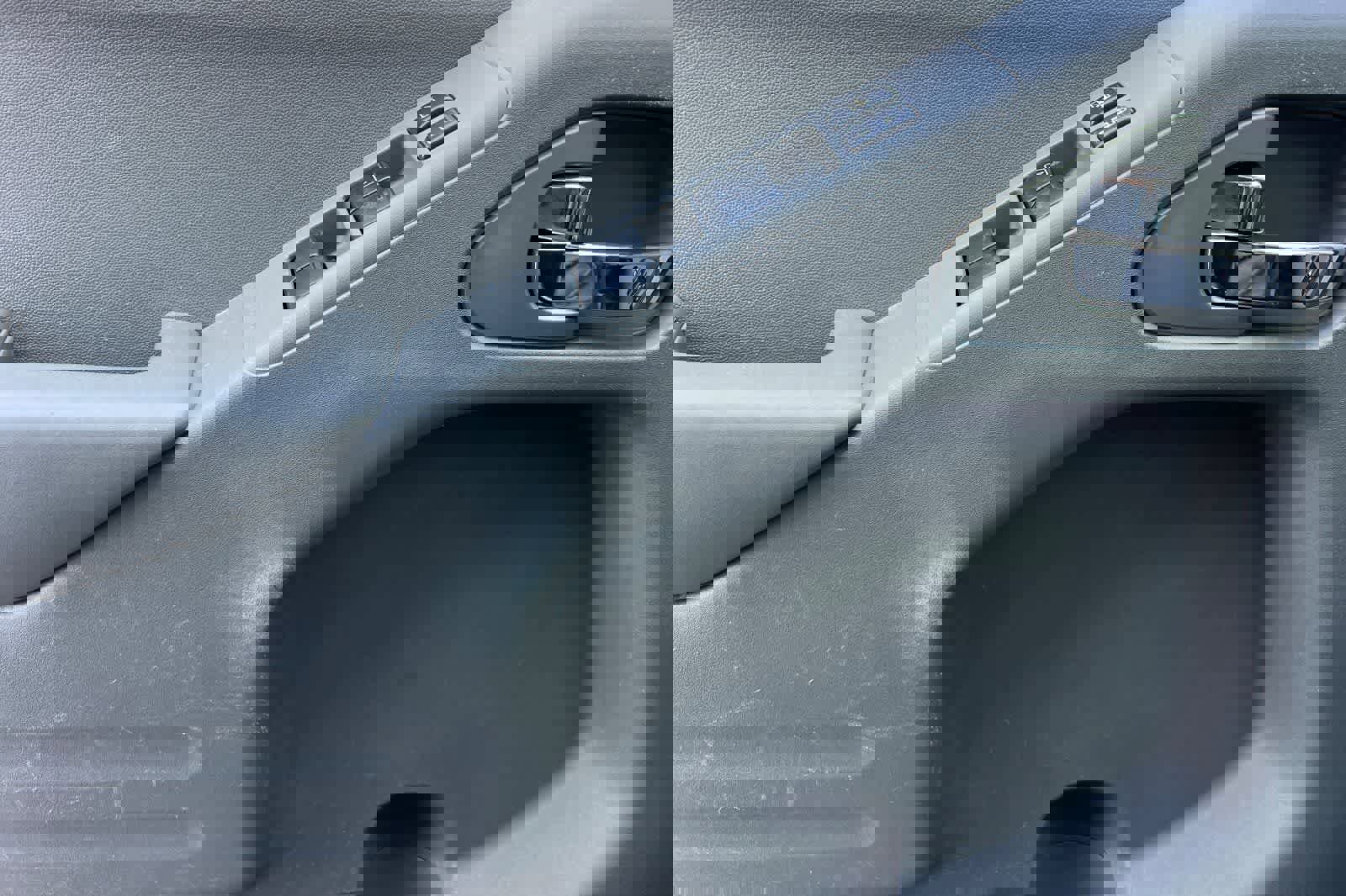 Used 2016 Nissan Frontier SV image 15