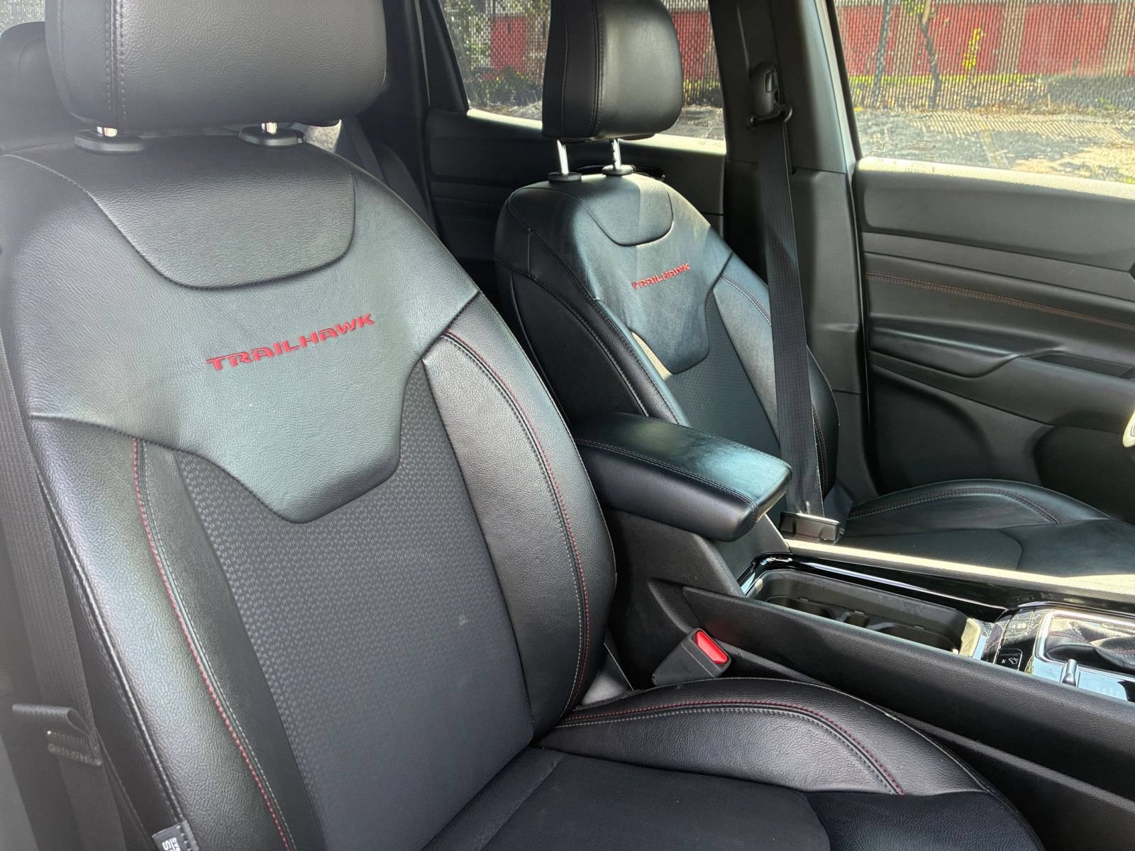 Used 2025 Jeep Compass Trailhawk AWD/4WD image 31