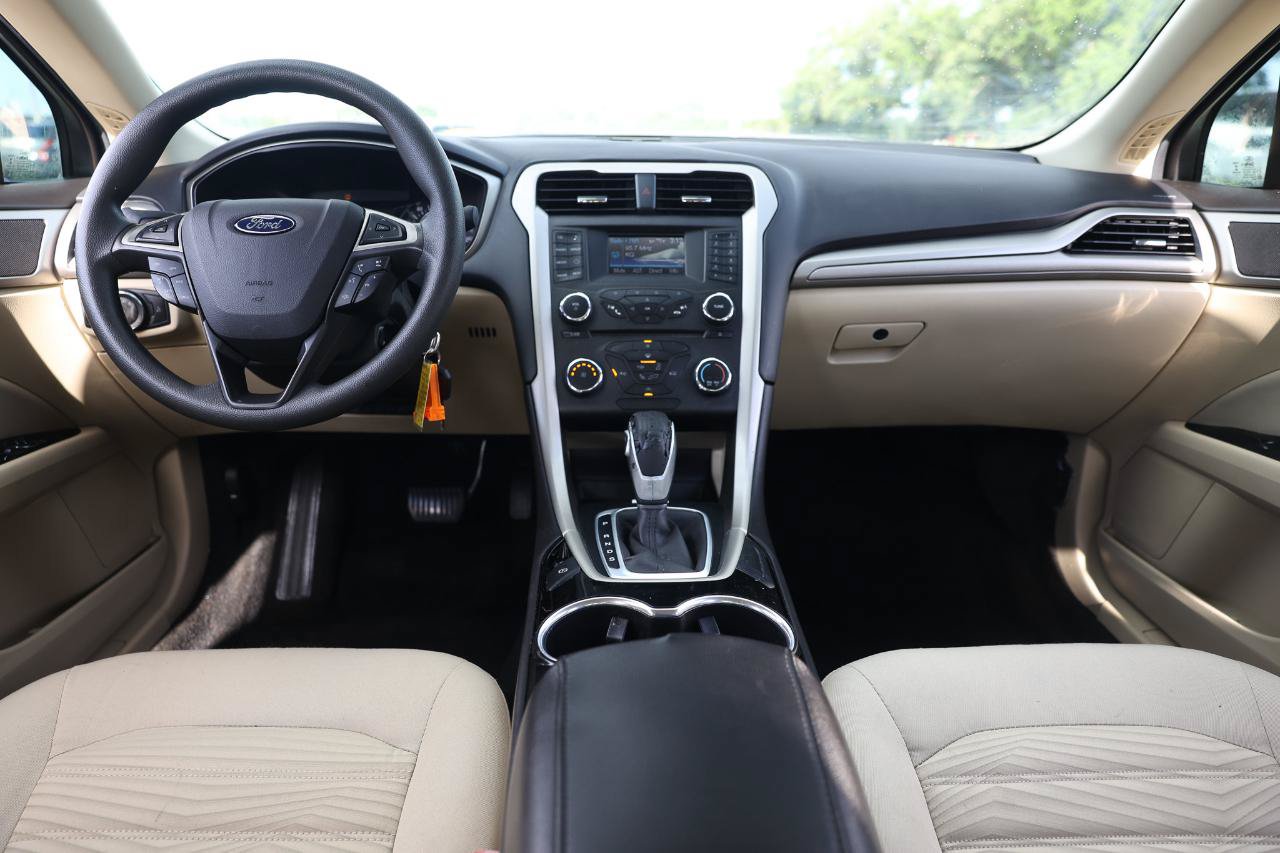 Used 2016 Ford Fusion SE FWD image 21
