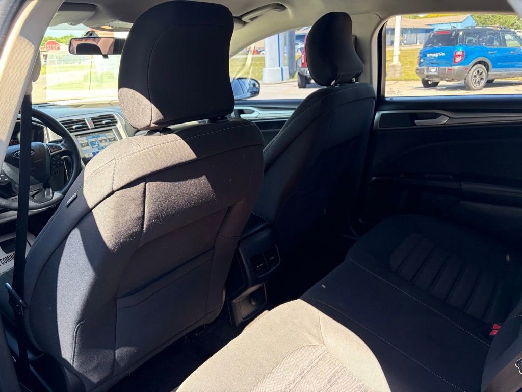 Used 2018 Ford Fusion SE w/ Fusion SE Technology Package FWD image 14