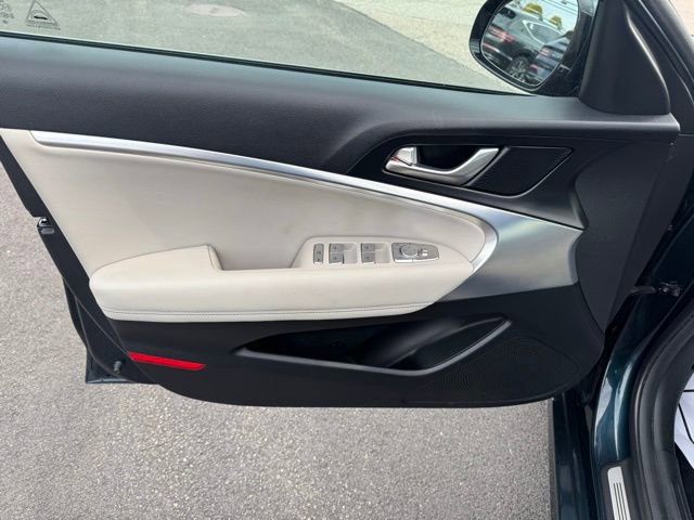 Certified 2022 Genesis G70 2.0T image 17